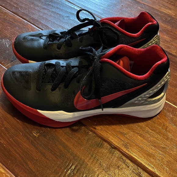 Women’s NIKE Volley Zoom HyperSpike Volleyball Sneakers. Black/Red. Size 8.5. - Picture 1 of 7